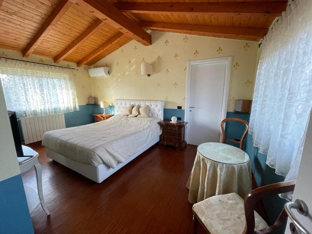 Lussuosa Villa Vicino Alla Stazione Caronno Pertusella Exterior foto